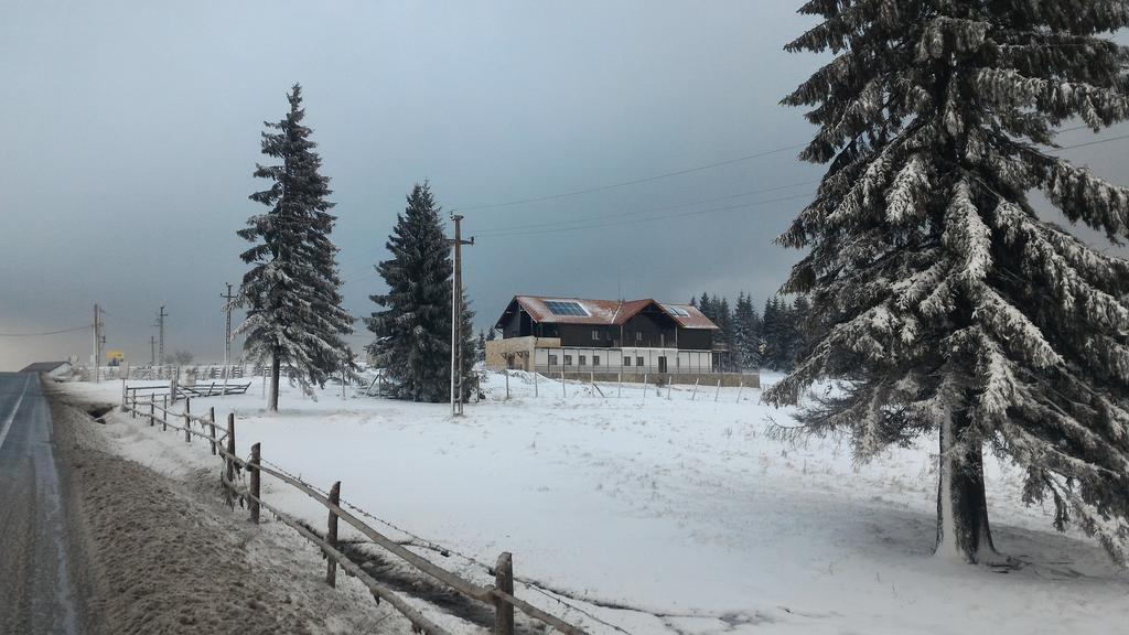 Pensiunea Agroturistica Eden Piatra Fantanele Exteriér fotografie